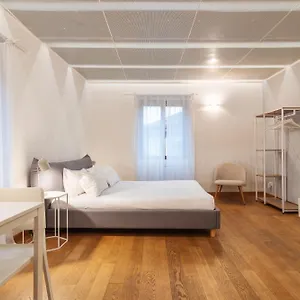 https://easyhomes-spiga-suite.italymilanhotels.net